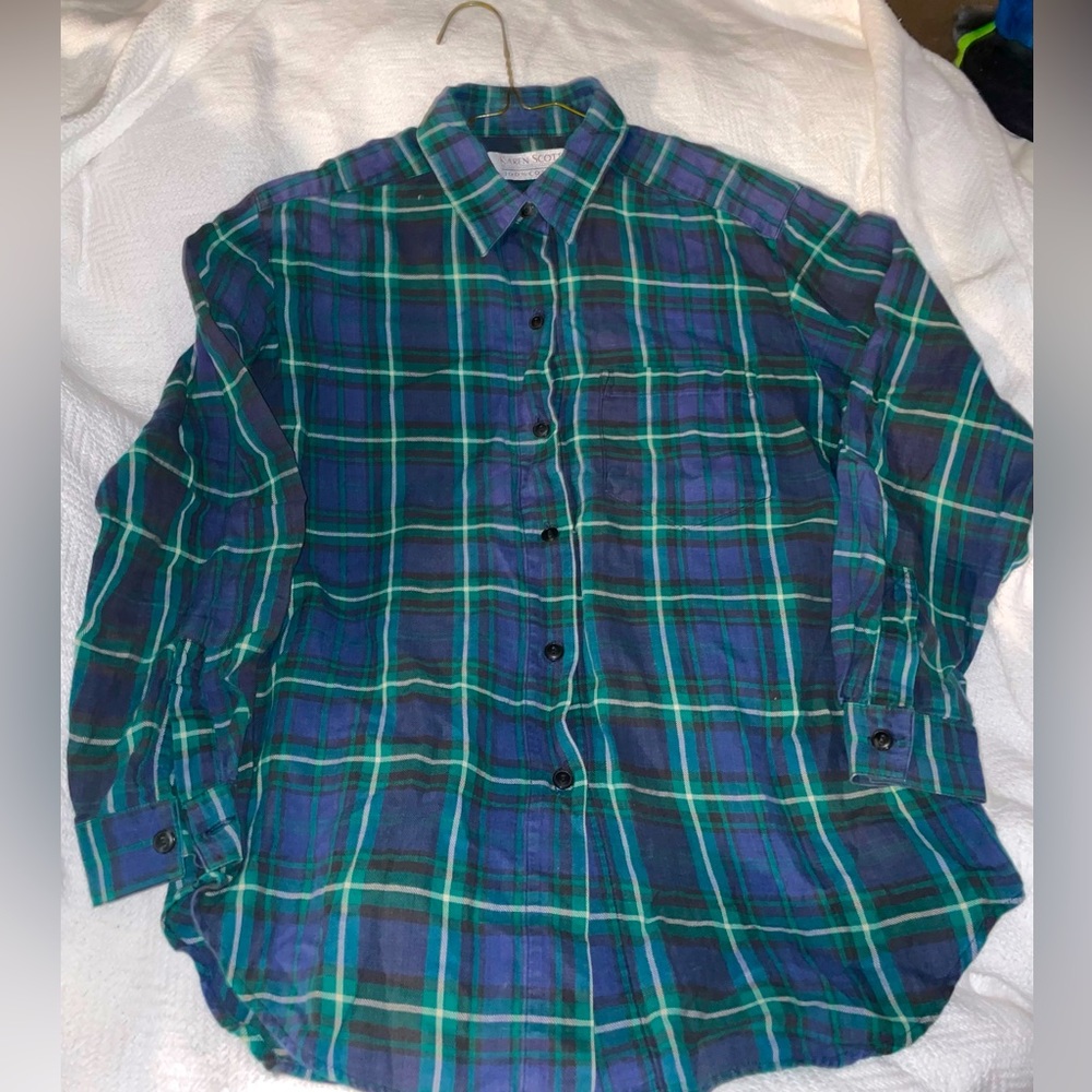 Beautiful green/blue plaid flannel button up long sleeve, size M